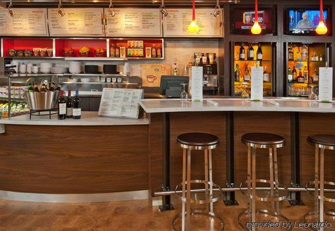 ホテル コートヤード フレデリック レストラン 写真